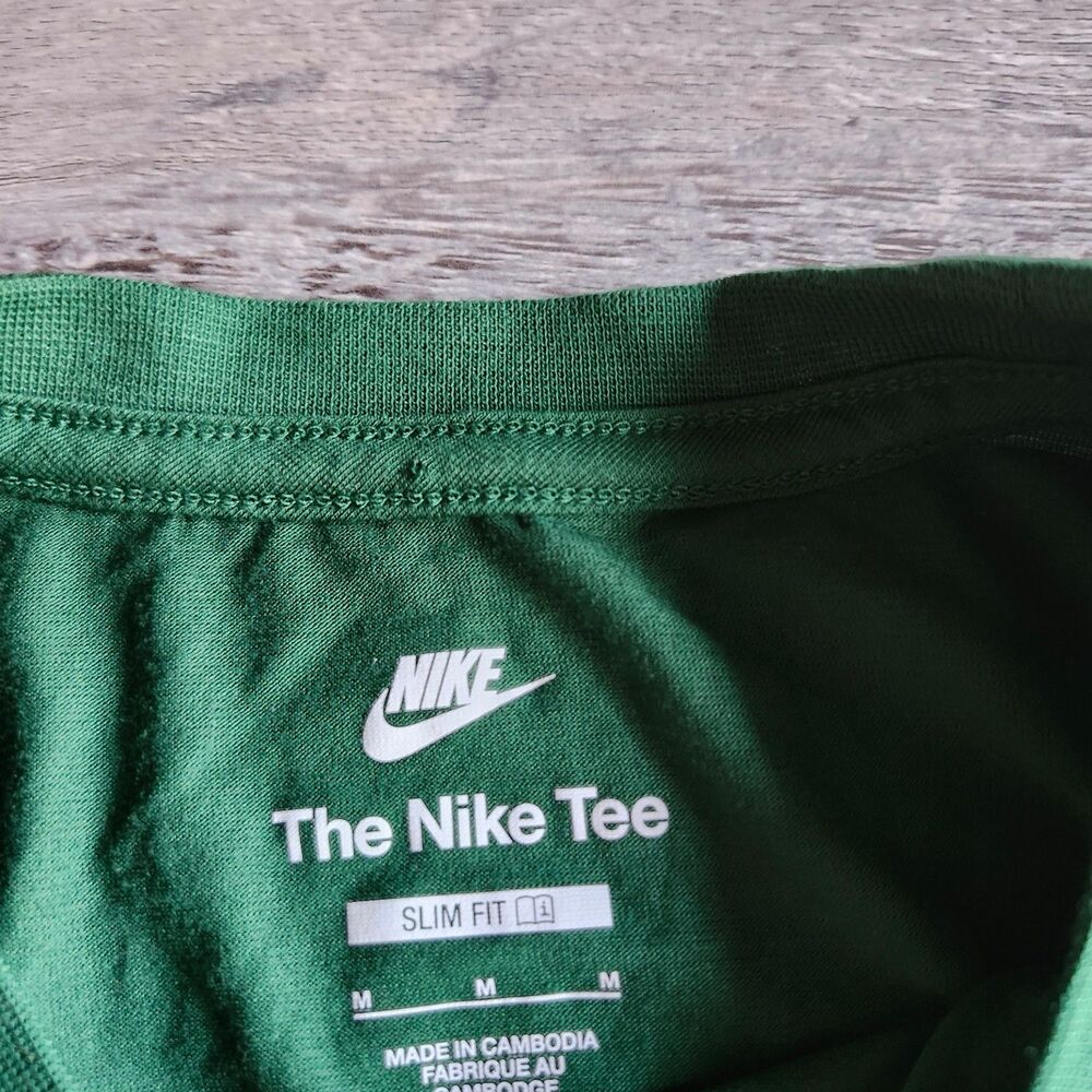 (M) Nike cropped tee shirt - Picture 3 of 4